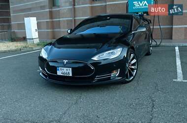 Лифтбек Tesla Model S 2015 в 
