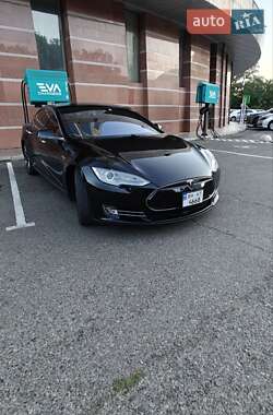 Лифтбек Tesla Model S 2015 в 