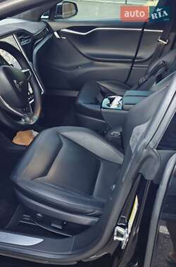 Лифтбек Tesla Model S 2015 в 