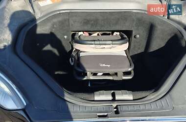 Лифтбек Tesla Model S 2015 в 