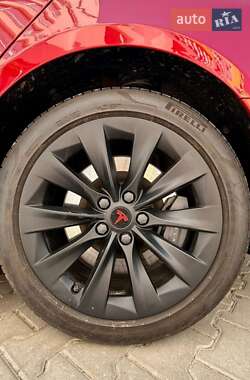 Лифтбек Tesla Model S 2020 в 