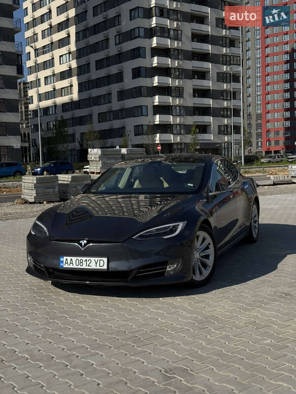 Лифтбек Tesla Model S 2016 в 