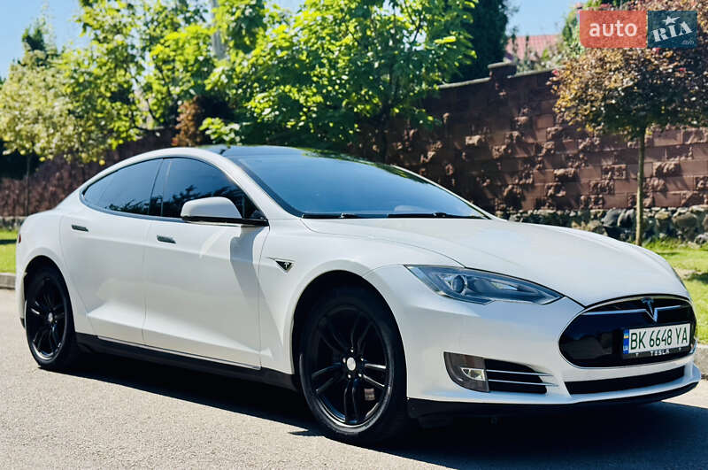 Tesla Model S 2013