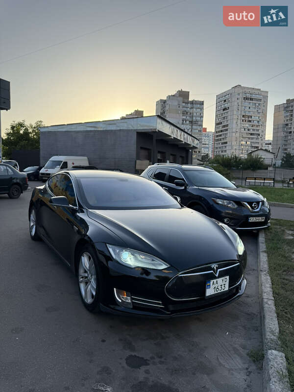 Ліфтбек Tesla Model S 2013 в Києві