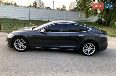 Лифтбек Tesla Model S 2015 в 