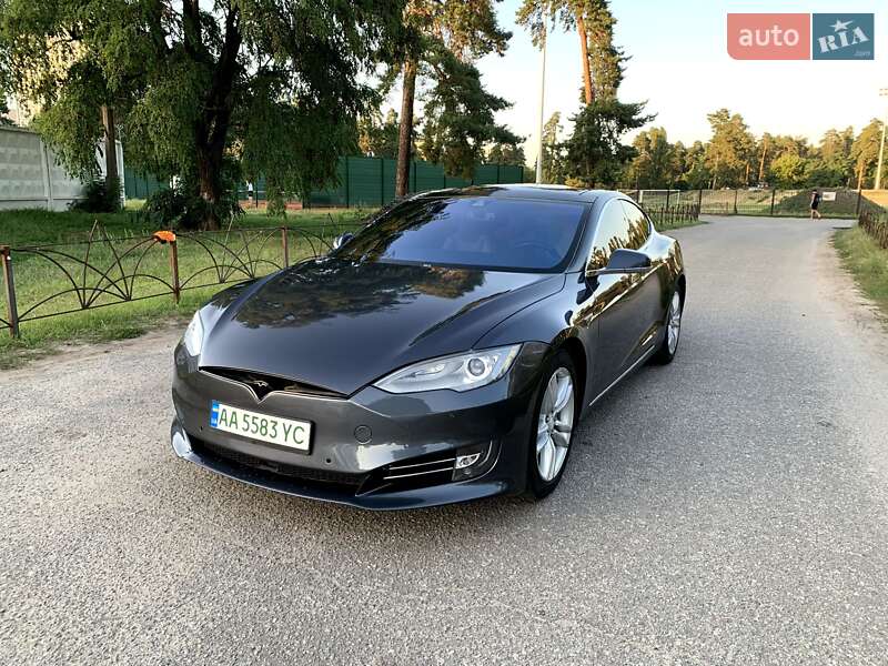 Tesla Model S 2015