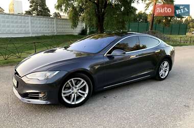 Лифтбек Tesla Model S 2015 в 