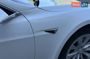 Лифтбек Tesla Model S 2016 в 