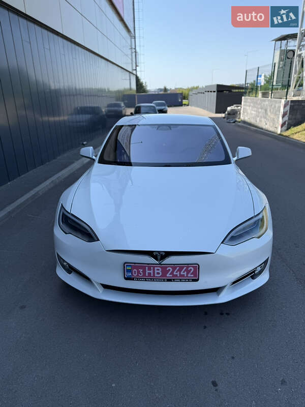Лифтбек Tesla Model S 2016 в 