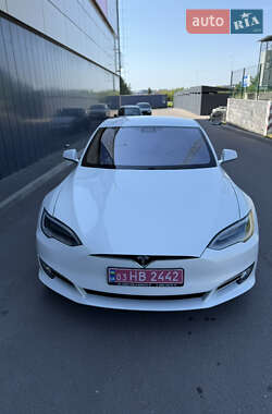 Лифтбек Tesla Model S 2016 в 