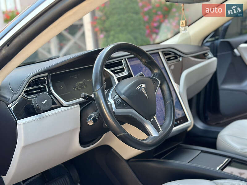 Лифтбек Tesla Model S 2013 в Стрые