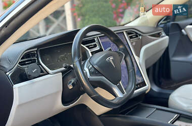 Лифтбек Tesla Model S 2013 в 