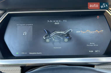 Лифтбек Tesla Model S 2013 в 