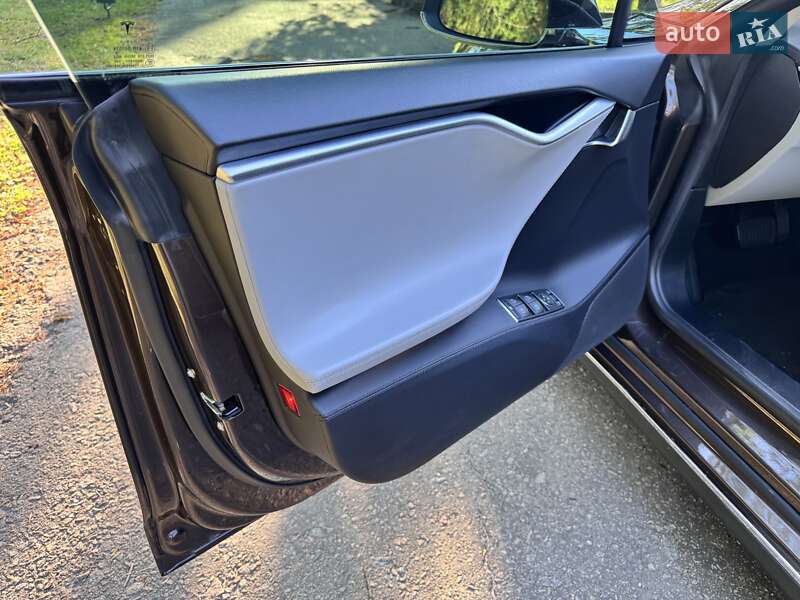 Ліфтбек Tesla Model S 2013 в Харкові