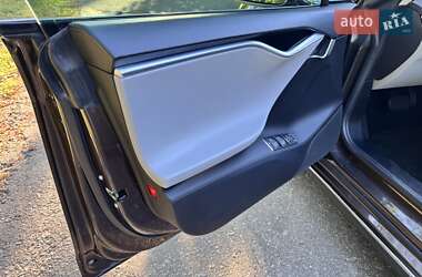 Лифтбек Tesla Model S 2013 в 