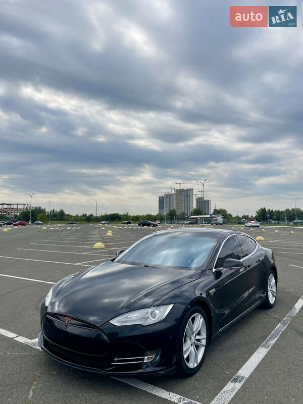 Tesla Model S 2013