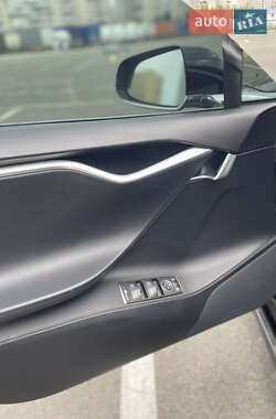 Лифтбек Tesla Model S 2013 в 