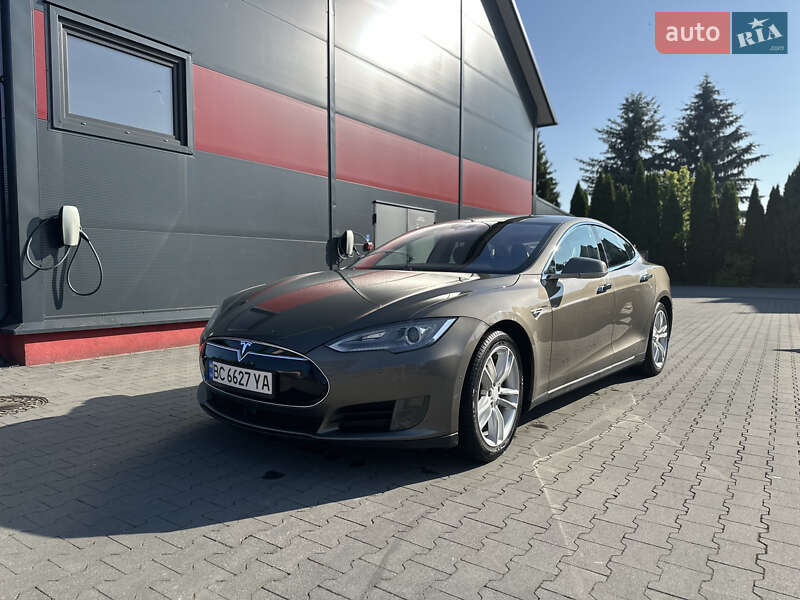 Tesla Model S 2015