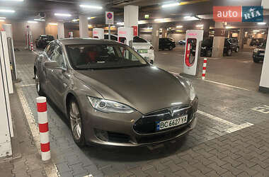 Внедорожник / Кроссовер Tesla Model S 2015 в 