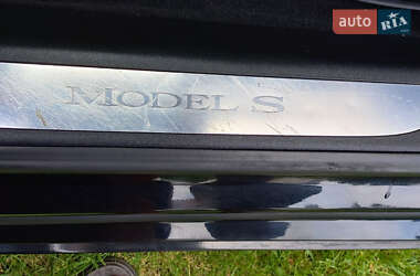 Лифтбек Tesla Model S 2015 в 