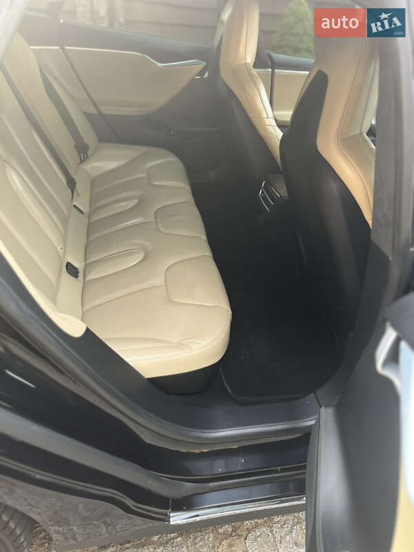 Ліфтбек Tesla Model S 2016 в Малехові