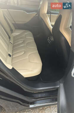 Лифтбек Tesla Model S 2016 в 