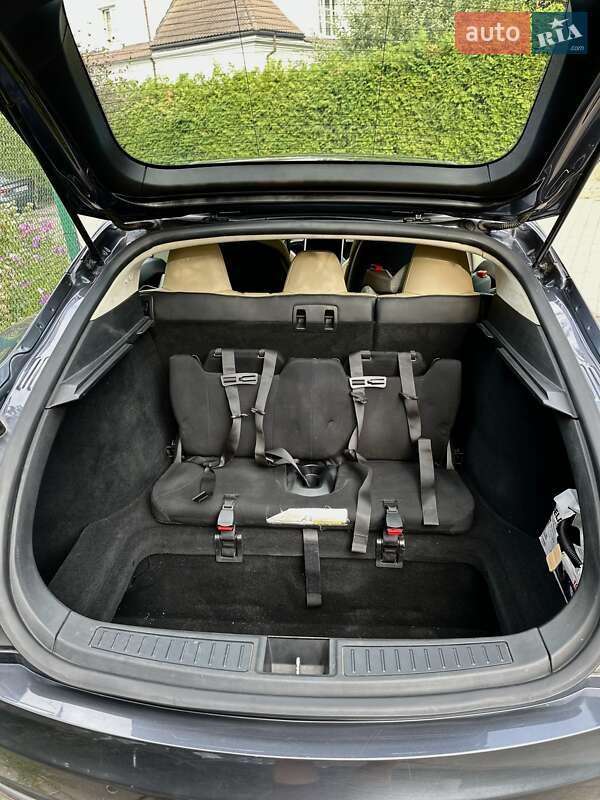 Лифтбек Tesla Model S 2015 в Львове