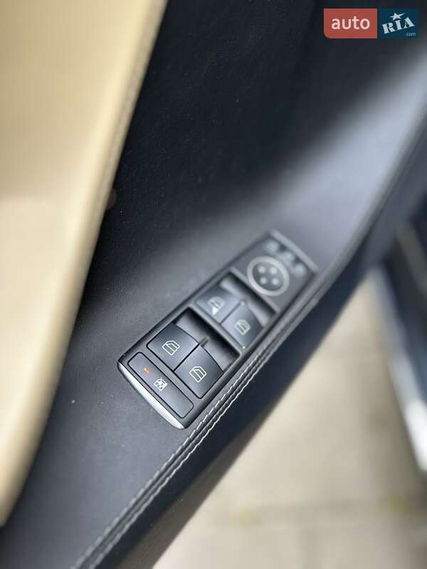 Лифтбек Tesla Model S 2015 в Львове