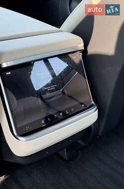 Лифтбек Tesla Model S 2024 в 