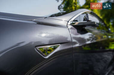 Лифтбек Tesla Model S 2014 в 