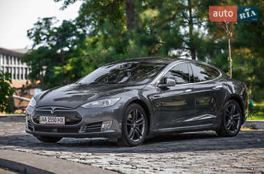 Лифтбек Tesla Model S 2014 в 