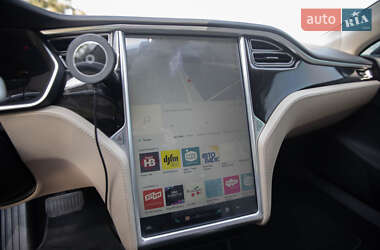 Лифтбек Tesla Model S 2014 в 