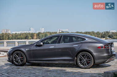 Лифтбек Tesla Model S 2014 в 