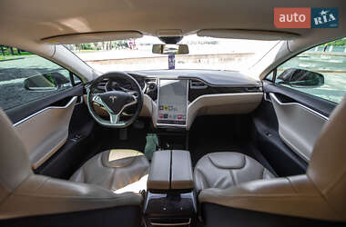 Лифтбек Tesla Model S 2014 в 