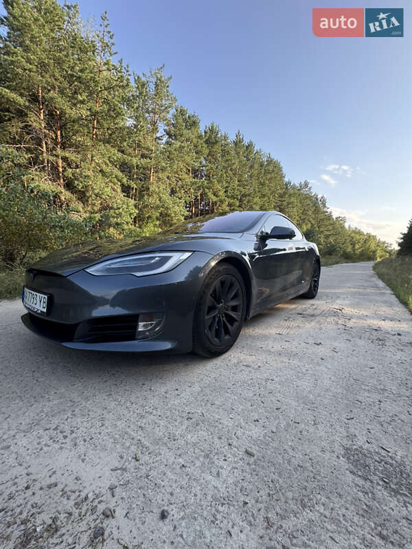 Ліфтбек Tesla Model S 2016 в Києві