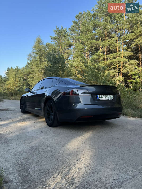 Ліфтбек Tesla Model S 2016 в Києві