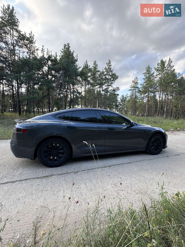 Ліфтбек Tesla Model S 2016 в Києві