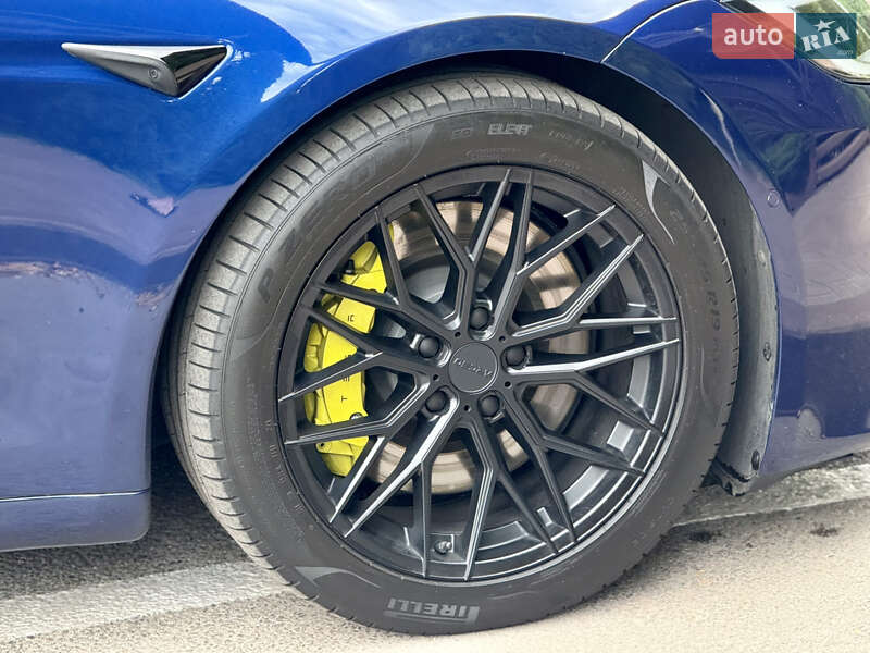 Лифтбек Tesla Model S 2022 в Днепре
