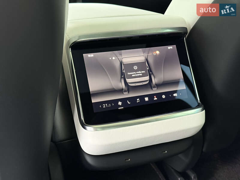Лифтбек Tesla Model S 2022 в Днепре