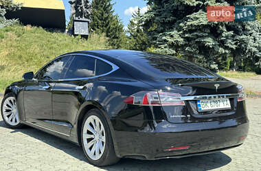 Лифтбек Tesla Model S 2016 в 