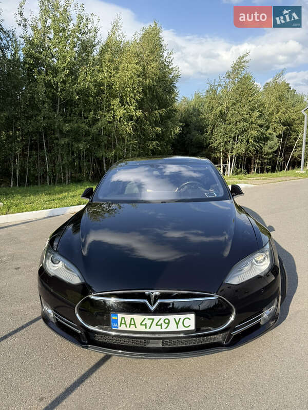 Лифтбек Tesla Model S 2016 в Киеве