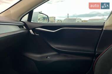 Лифтбек Tesla Model S 2013 в 