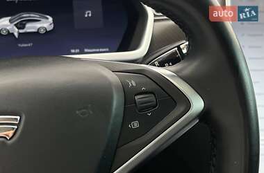 Лифтбек Tesla Model S 2013 в 