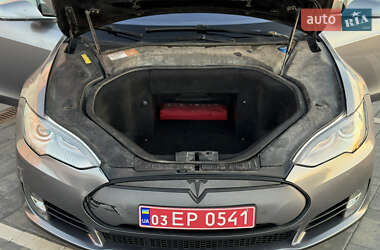 Лифтбек Tesla Model S 2013 в 