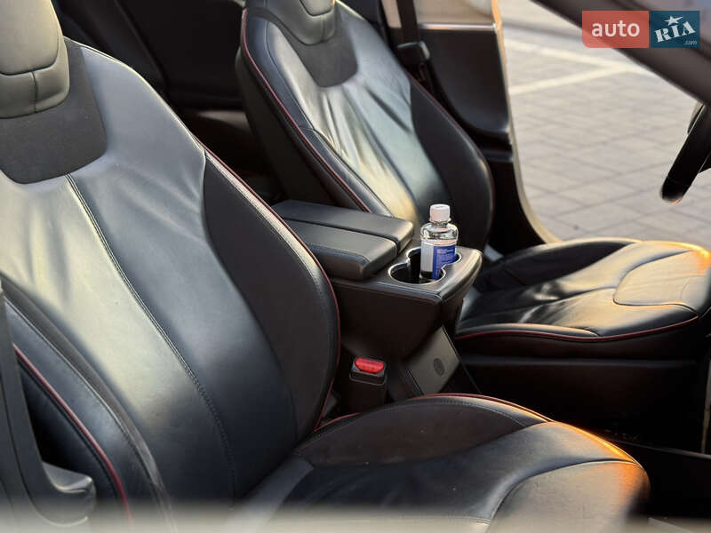 Лифтбек Tesla Model S 2013 в Луцке