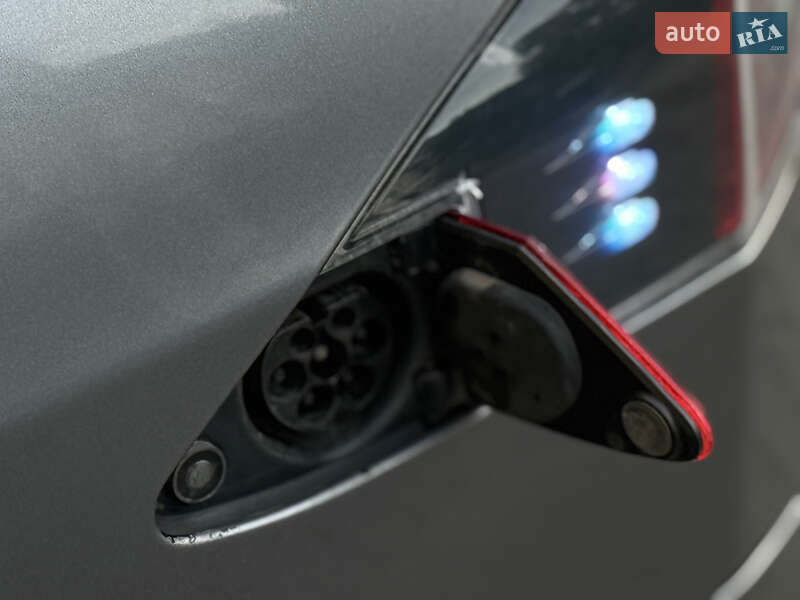 Лифтбек Tesla Model S 2013 в Луцке
