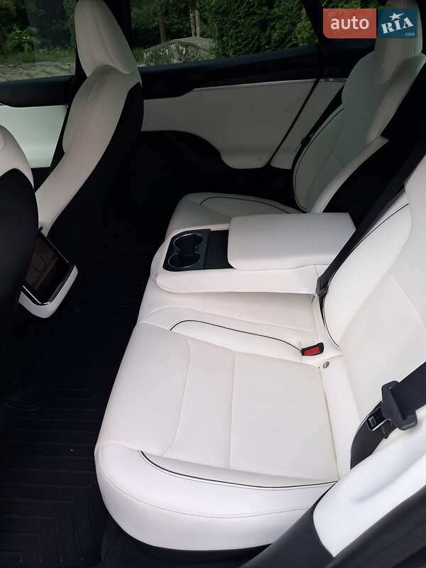 Лифтбек Tesla Model S 2021 в Коломые