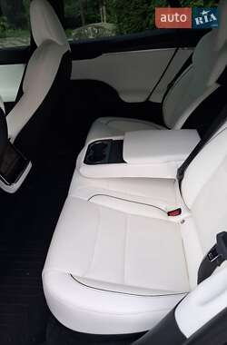 Ліфтбек Tesla Model S 2021 в 