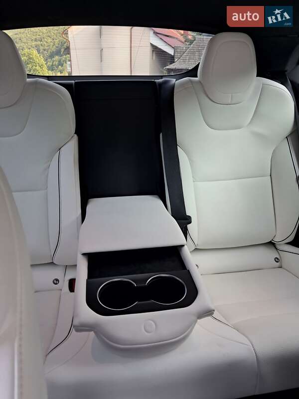 Лифтбек Tesla Model S 2021 в Коломые