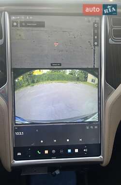 Лифтбек Tesla Model S 2013 в 